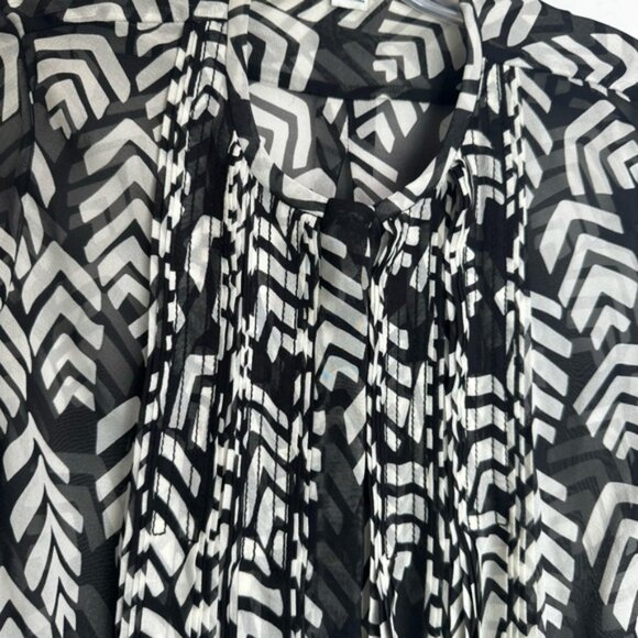 DVF Silk Floral Blouse Pleated Lightweight Button Up Pin Tuck Flowy Fairy Top 4 - Picture 10 of 16